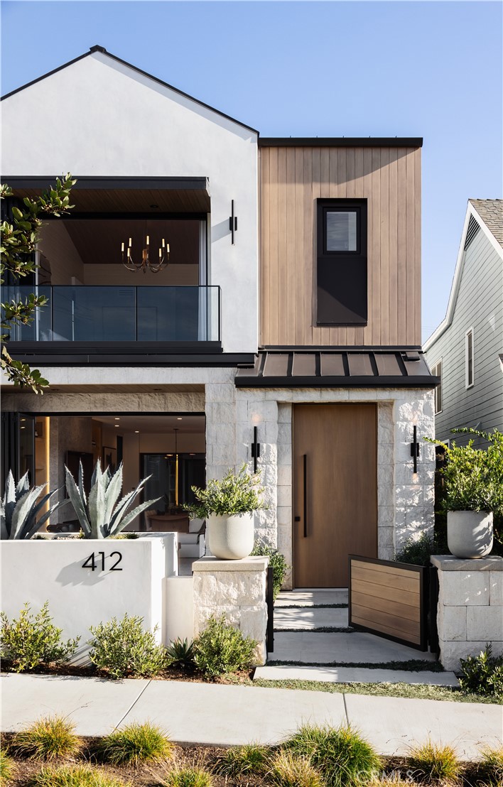 412 Heliotrope Avenue