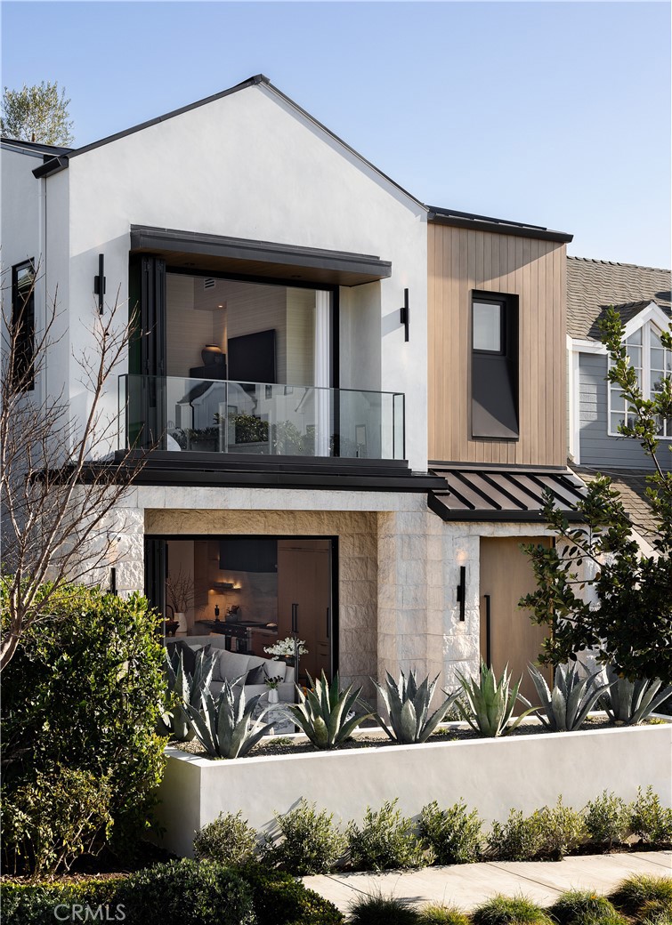 412 Heliotrope Avenue