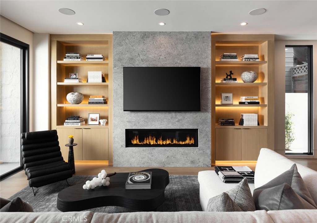 412 Heliotrope Avenue