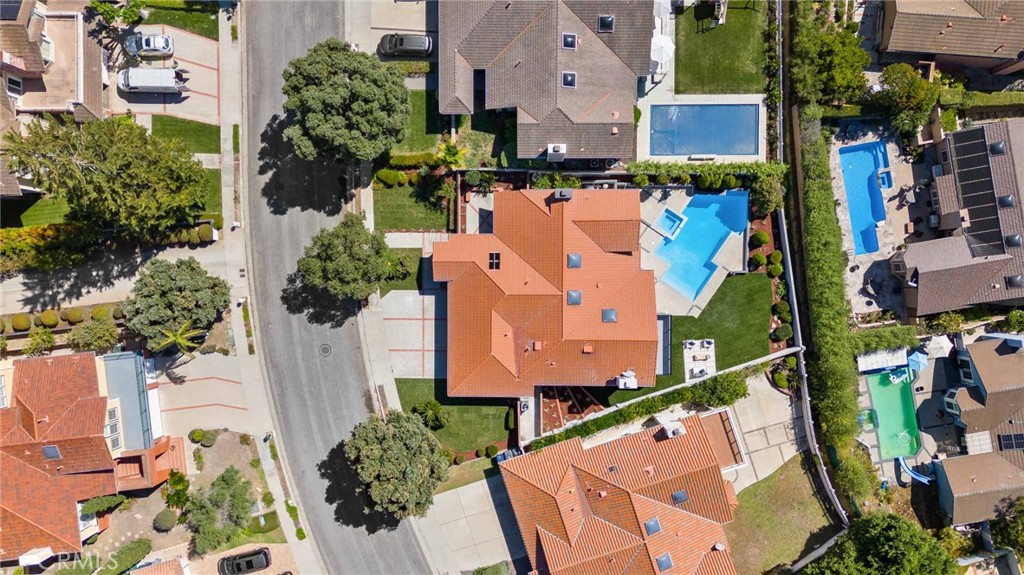 30135 Avenida Celestial