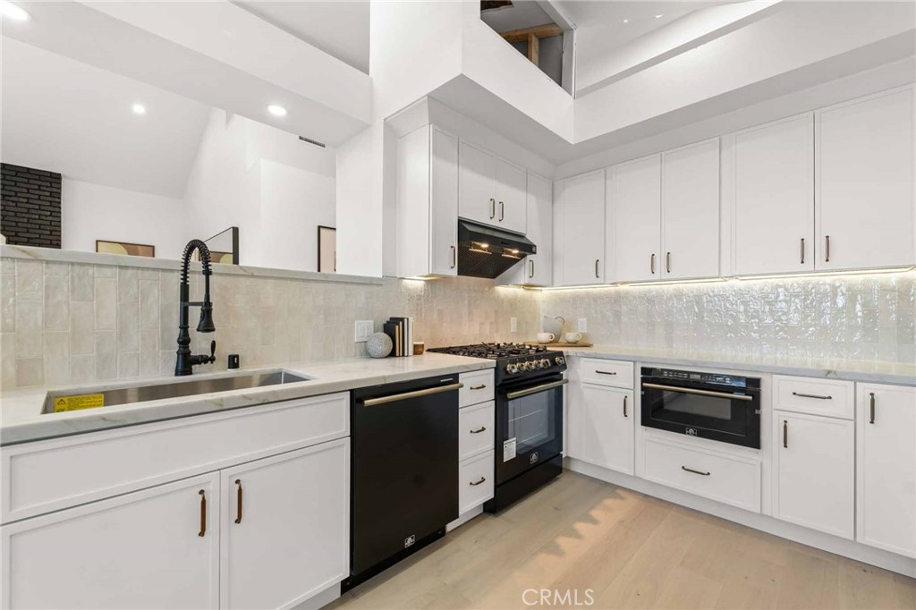 30135 Avenida Celestial