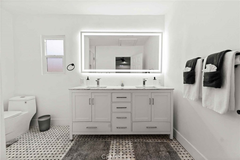 4351 E Calle De Carlos