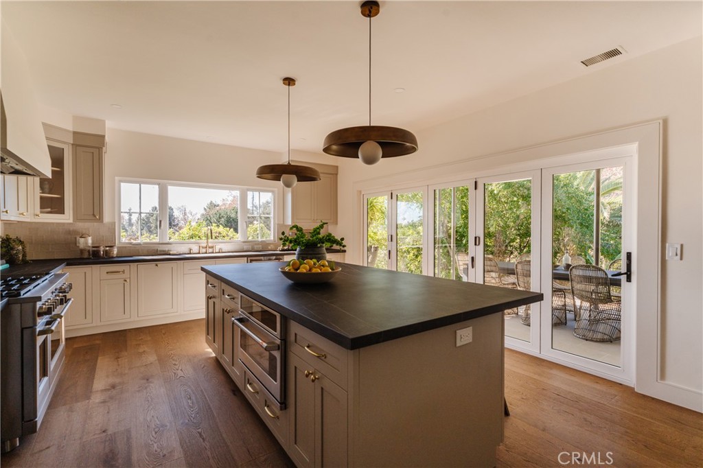 2201 N Hobart Boulevard