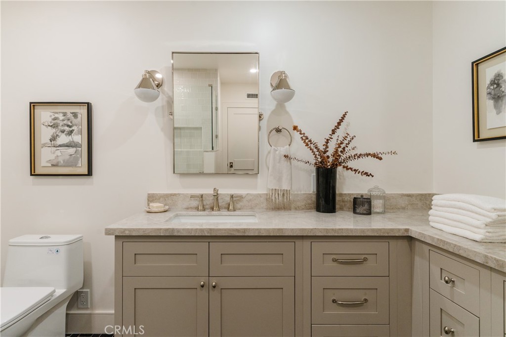 2201 N Hobart Boulevard