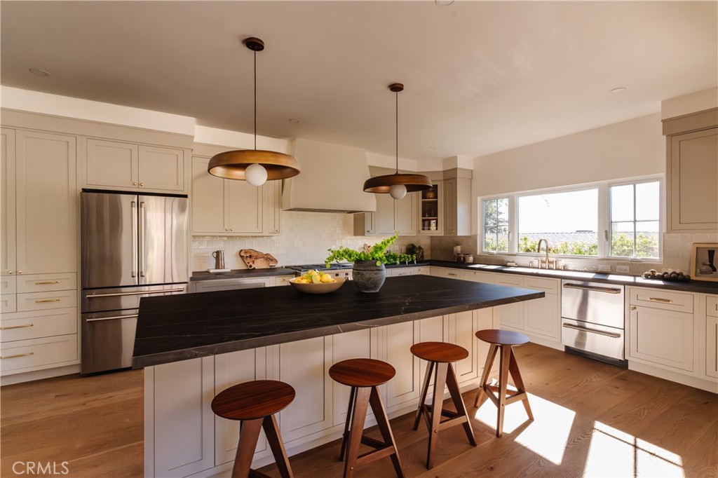 2201 N Hobart Boulevard