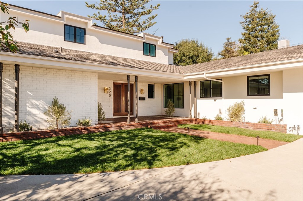 2201 N Hobart Boulevard