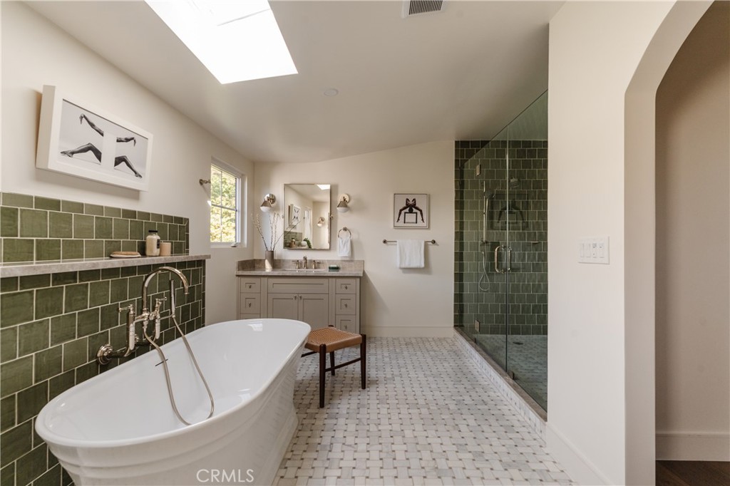 2201 N Hobart Boulevard