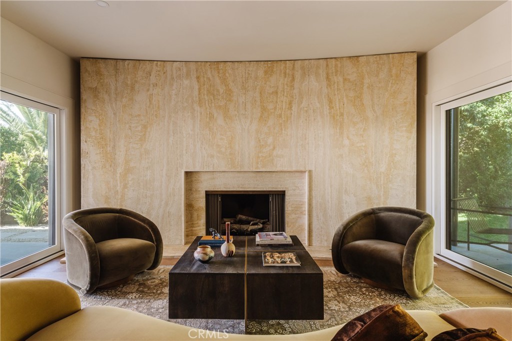 2201 N Hobart Boulevard