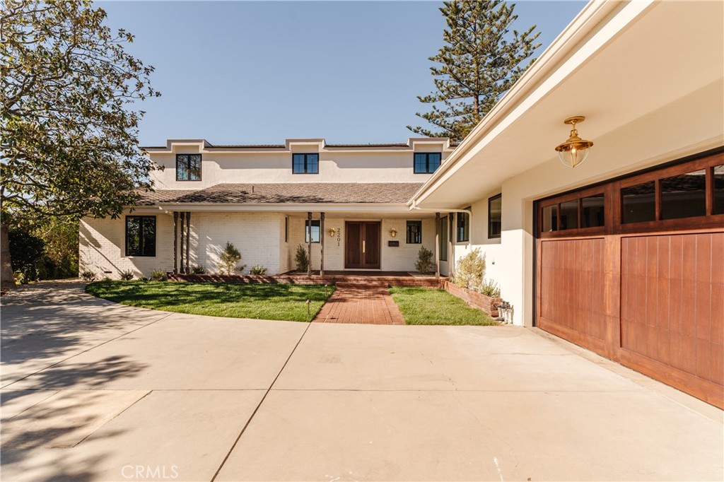 2201 N Hobart Boulevard