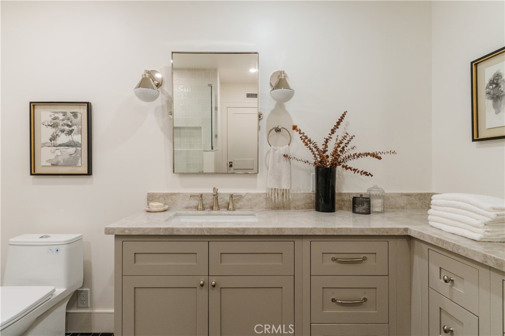 2201 N Hobart Boulevard