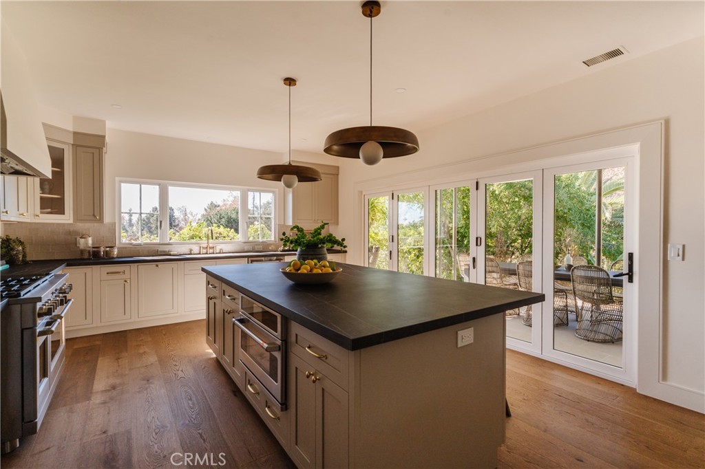 2201 N Hobart Boulevard