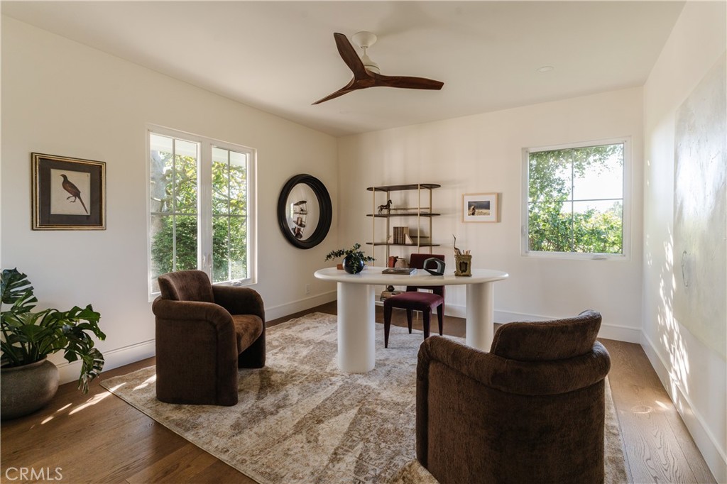 2201 N Hobart Boulevard