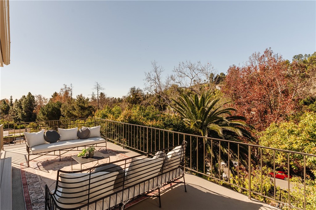 2201 N Hobart Boulevard