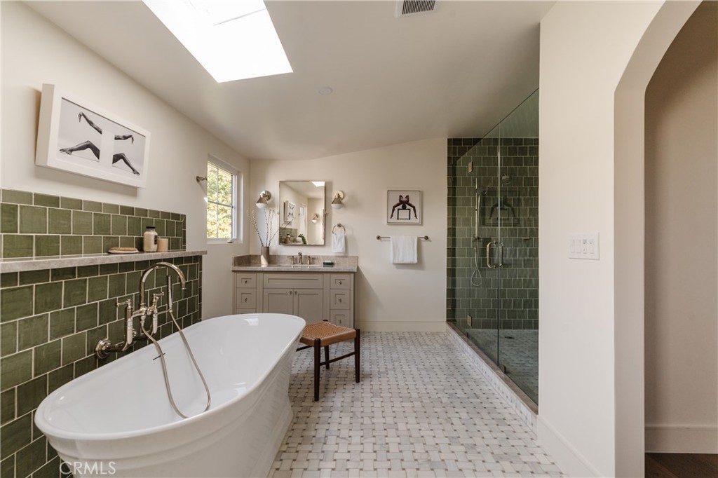 2201 N Hobart Boulevard