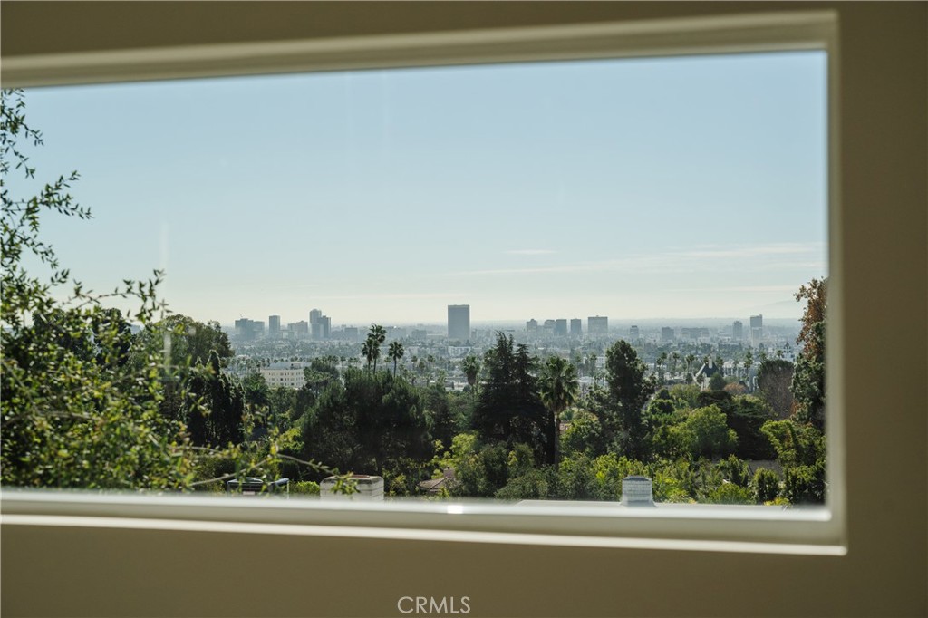 2201 N Hobart Boulevard