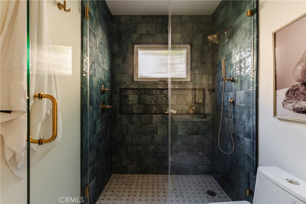 2201 N Hobart Boulevard