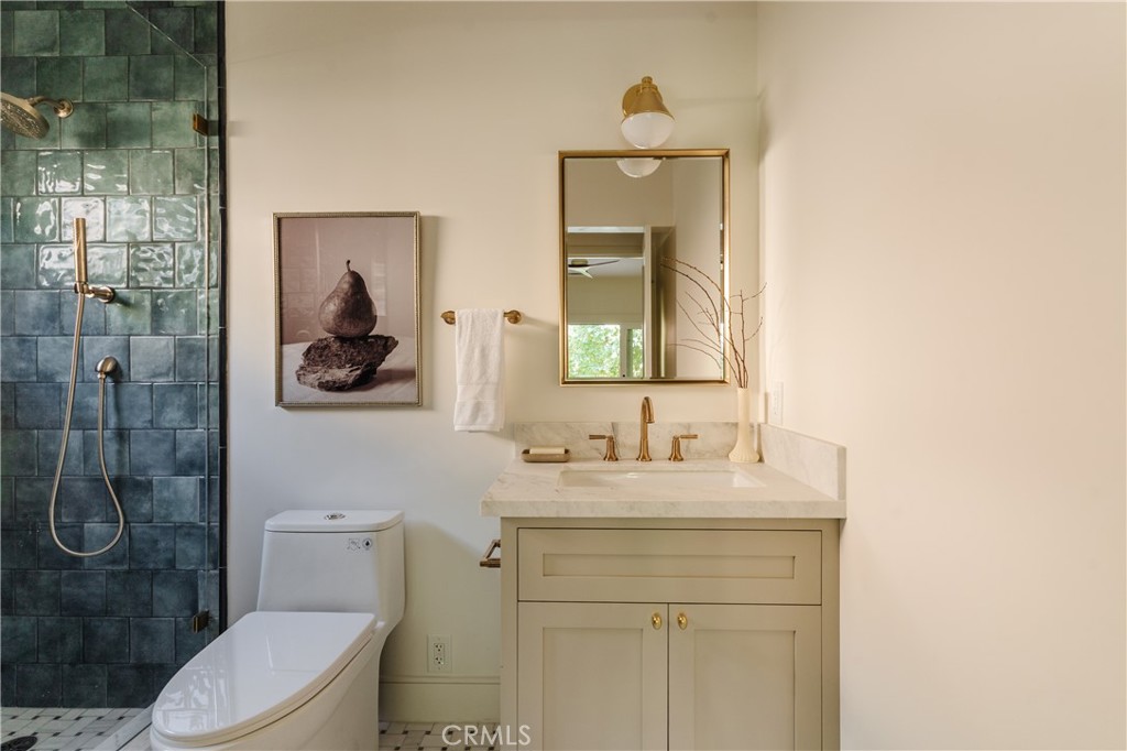 2201 N Hobart Boulevard