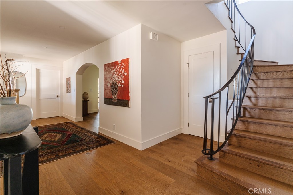 2201 N Hobart Boulevard