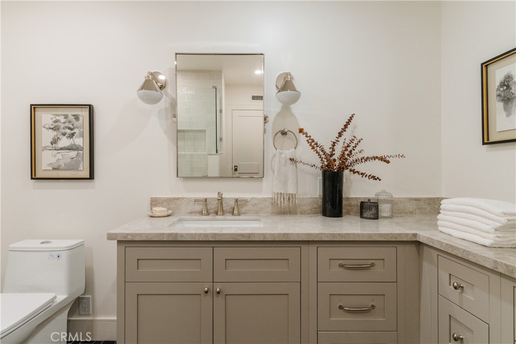 2201 N Hobart Boulevard