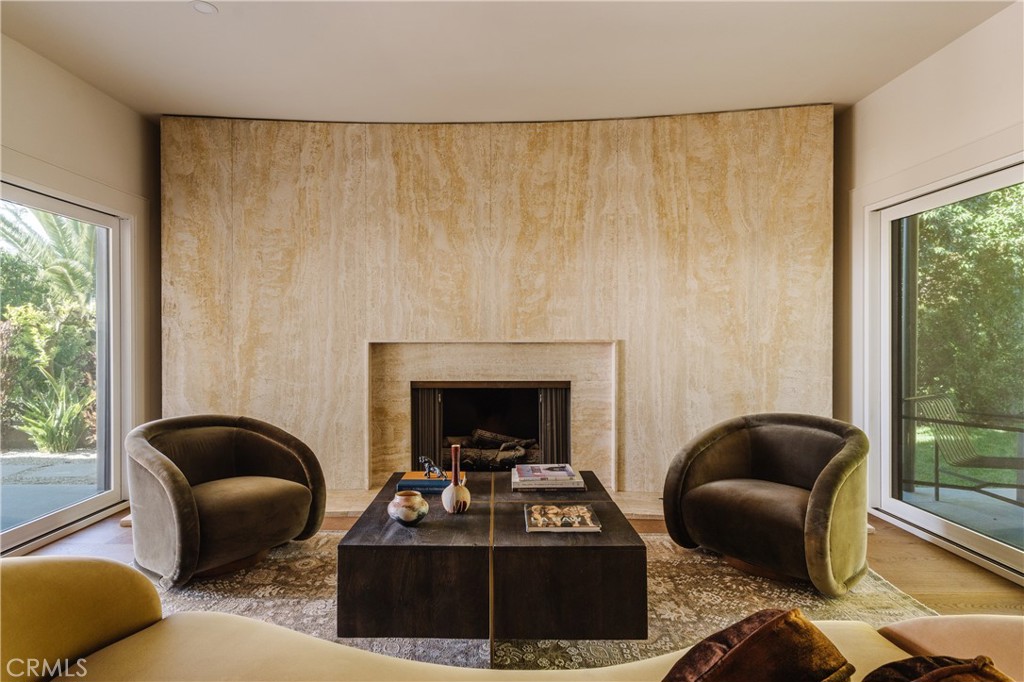 2201 N Hobart Boulevard