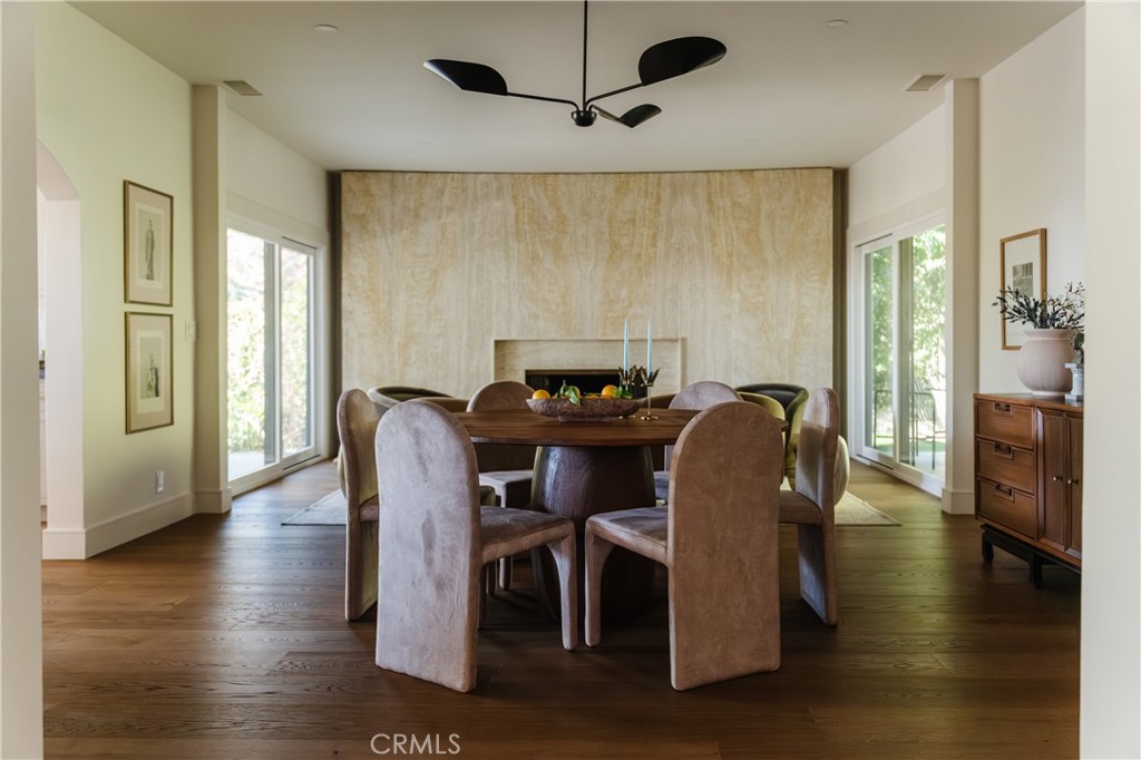 2201 N Hobart Boulevard