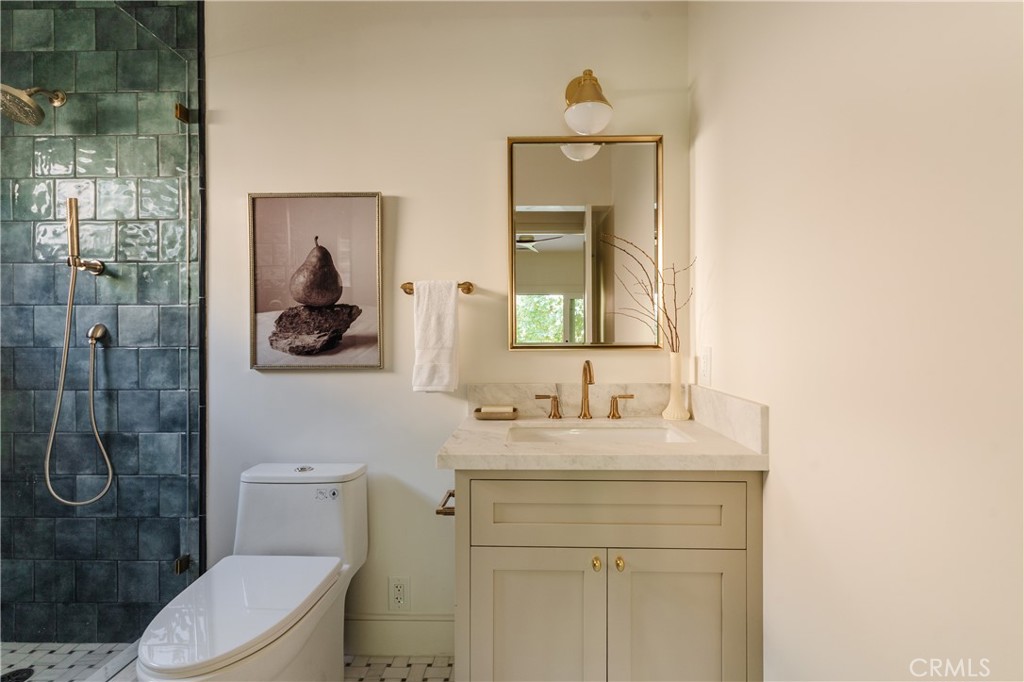 2201 N Hobart Boulevard