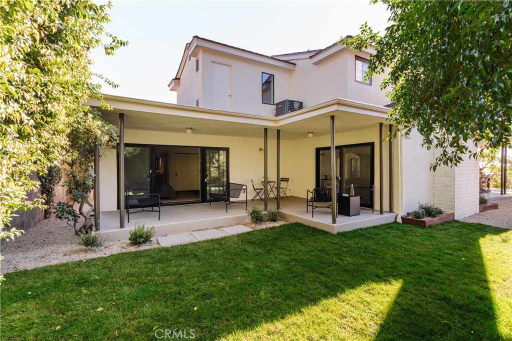 2201 N Hobart Boulevard