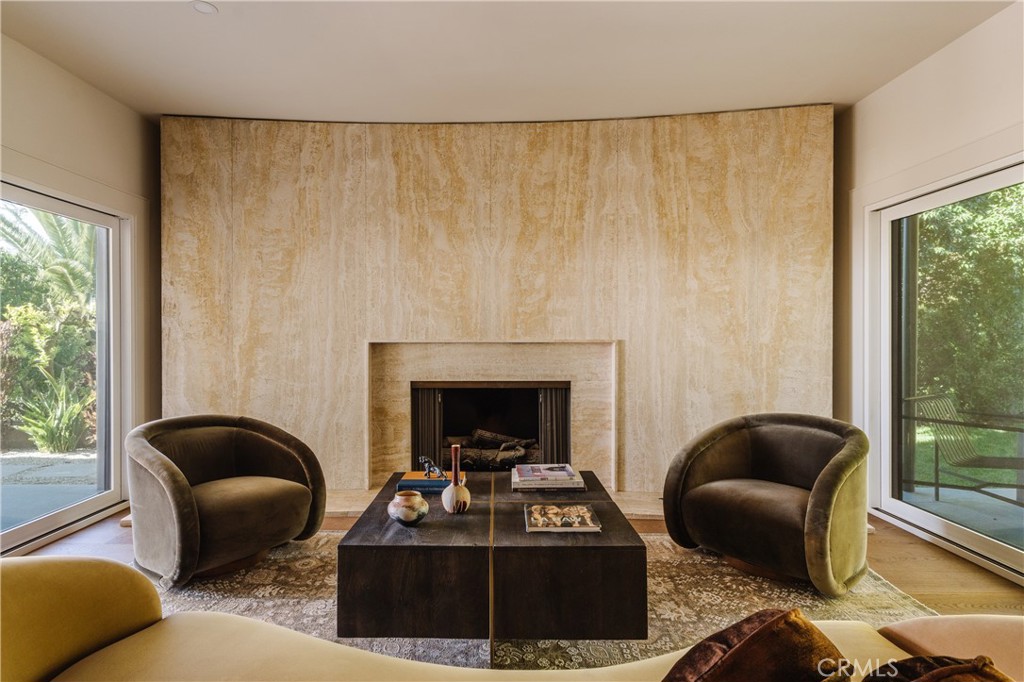 2201 N Hobart Boulevard