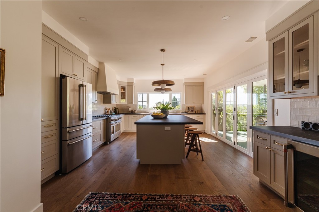 2201 N Hobart Boulevard