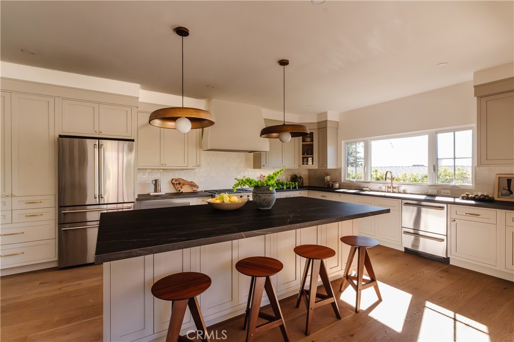 2201 N Hobart Boulevard