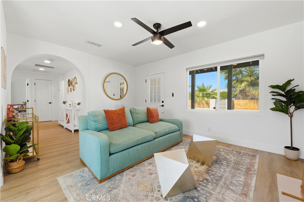 4351 E Calle De Carlos