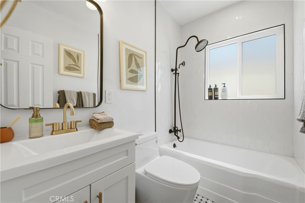 4351 E Calle De Carlos