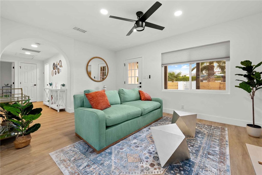 4351 E Calle De Carlos