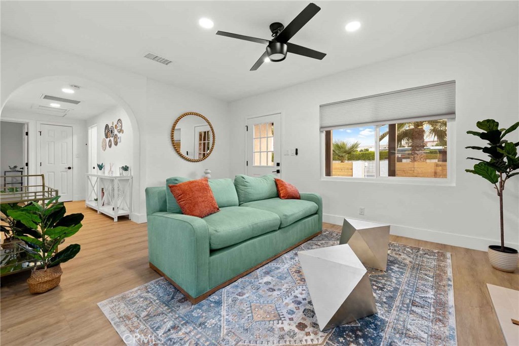 4351 E Calle De Carlos