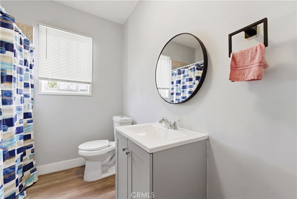 525 N Kenmore Avenue