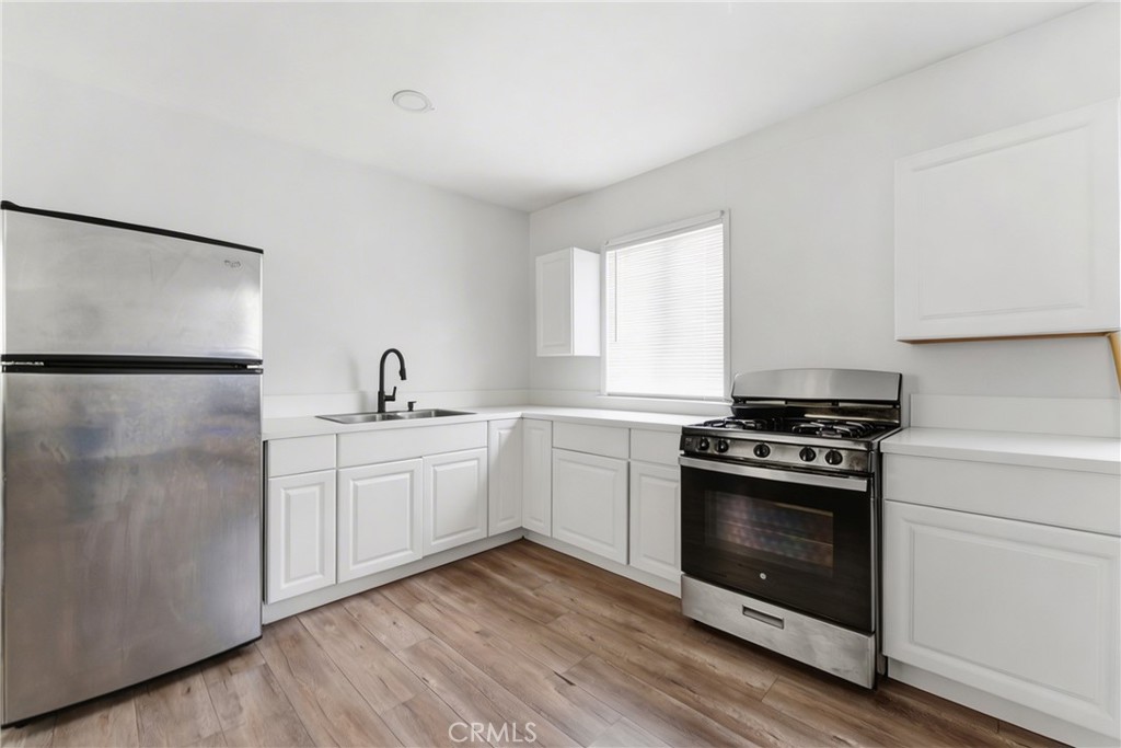 525 N Kenmore Avenue