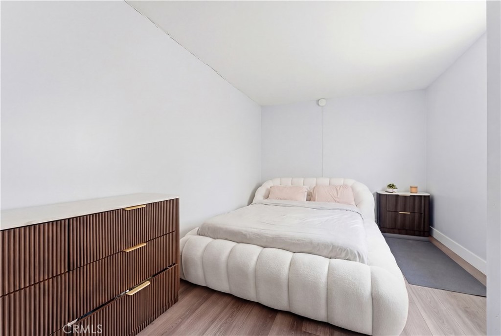 525 N Kenmore Avenue