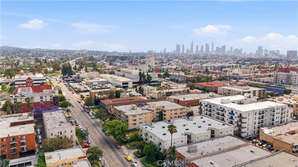 525 N Kenmore Avenue