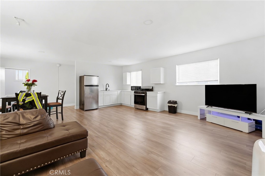 525 N Kenmore Avenue