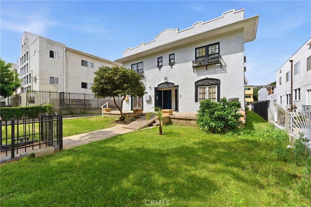 525 N Kenmore Avenue