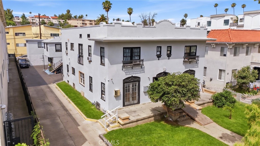 525 N Kenmore Avenue