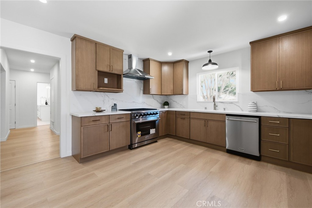 2116 Freeman