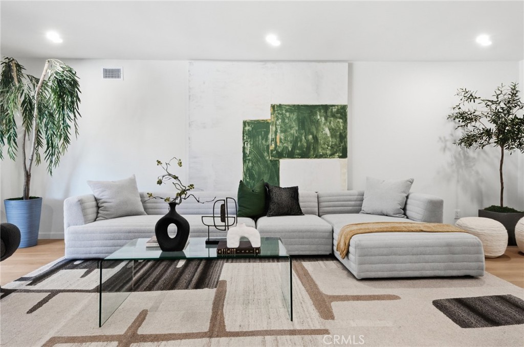 2116 Freeman
