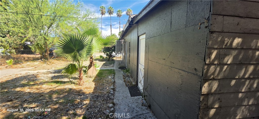 802 W 7th Street