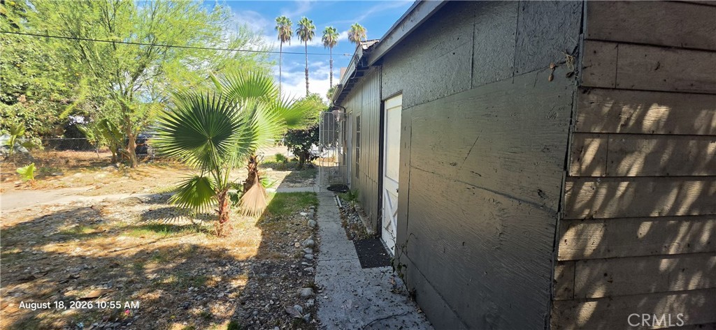802 W 7th Street