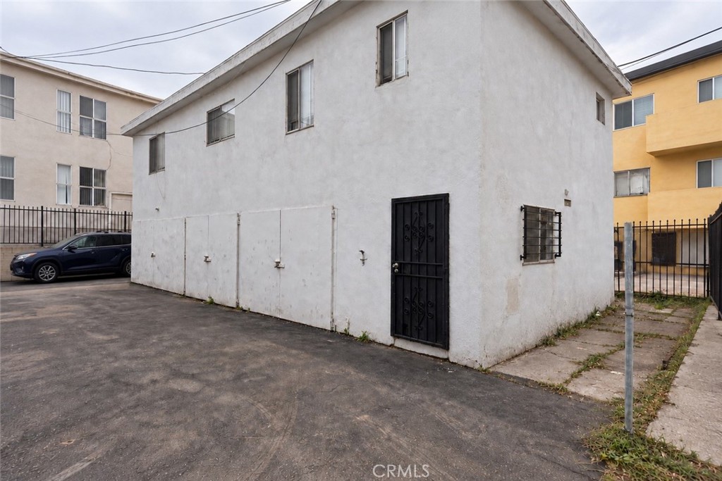 525 N Kenmore Avenue