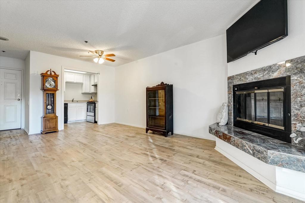 1682 Circa Del Lago A208