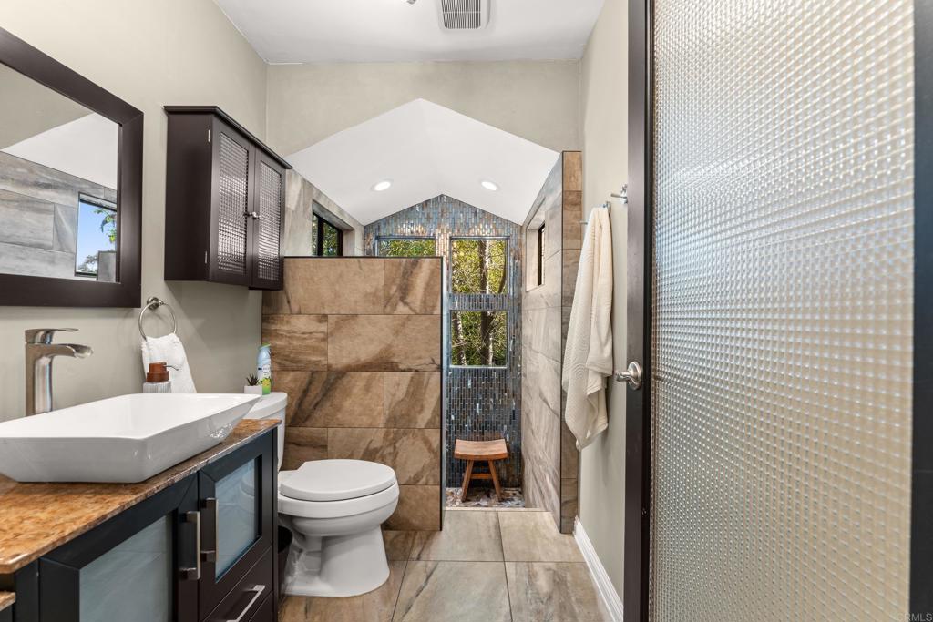 3129 Redwood Street