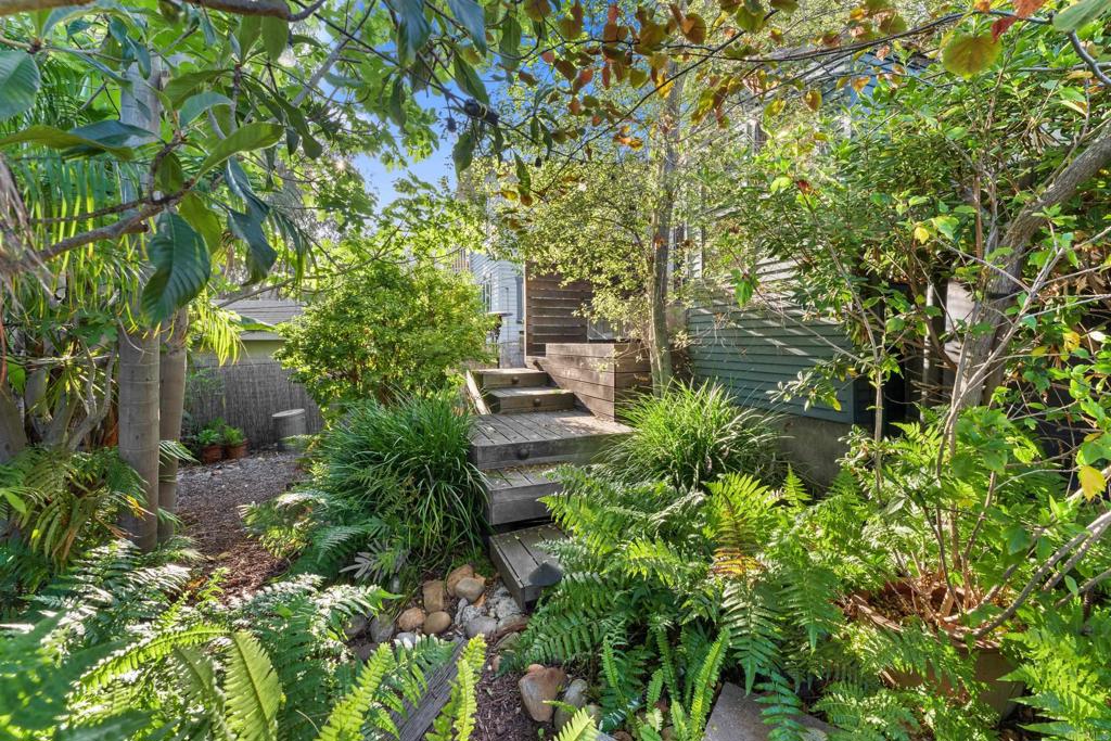 3129 Redwood Street