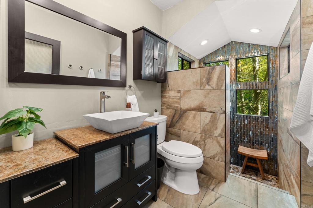 3129 Redwood Street